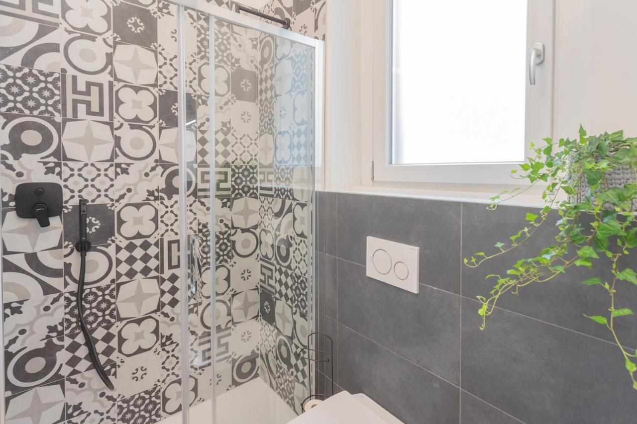 A Step From The Lake Apartment By Rent All Como Bagian luar foto