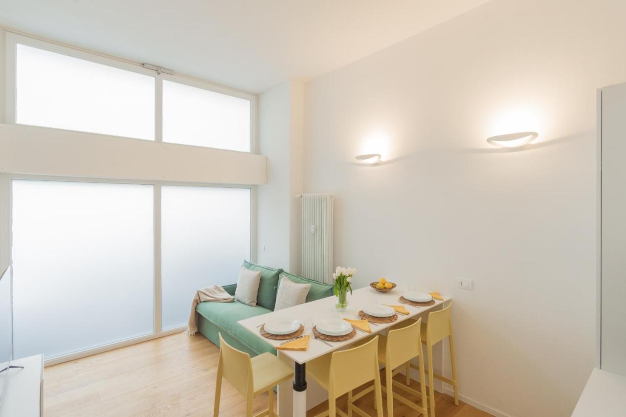 A Step From The Lake Apartment By Rent All Como Bagian luar foto