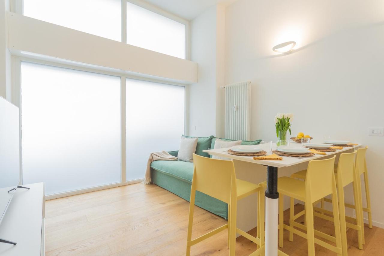 A Step From The Lake Apartment By Rent All Como Bagian luar foto